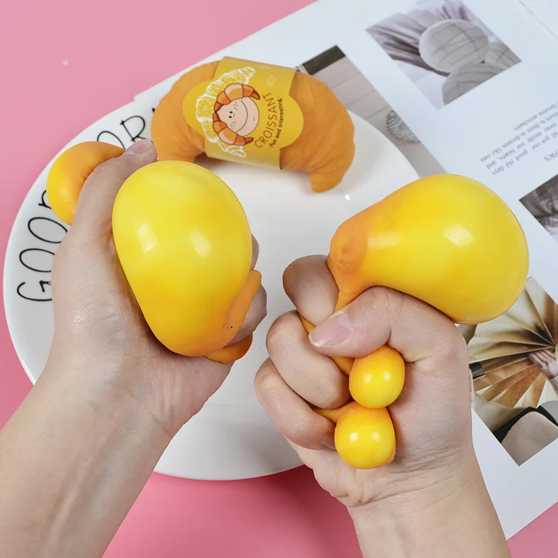 Realistic Croissant Squishy Sq - مراجعة Kids Toys In Wholesale وسعره