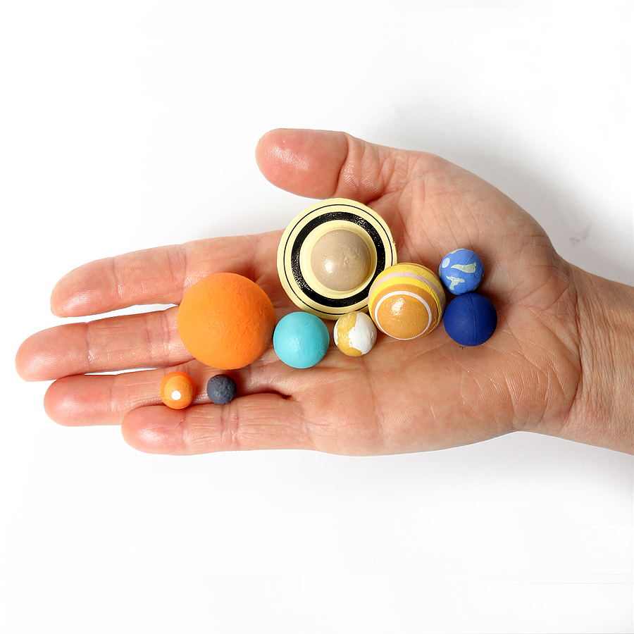 Hand-Painted Solar System Plan - مراجعة Kids Toys Under 200 وسعره